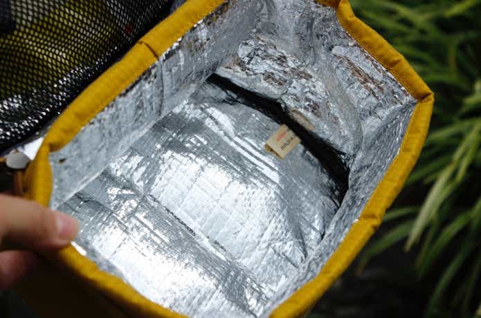 モンベルクーラーボックス4.0Lの裏地のアップ