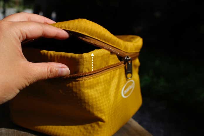 ファスナー部分から冷気が逃げない構造