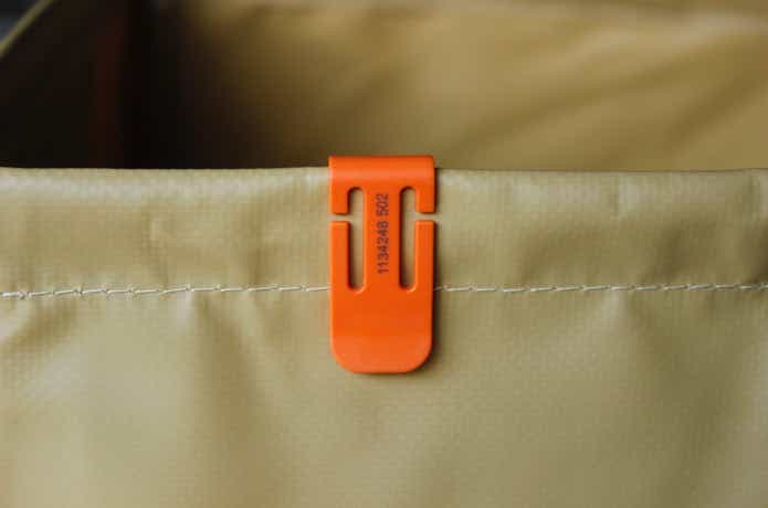 クリップで装着している