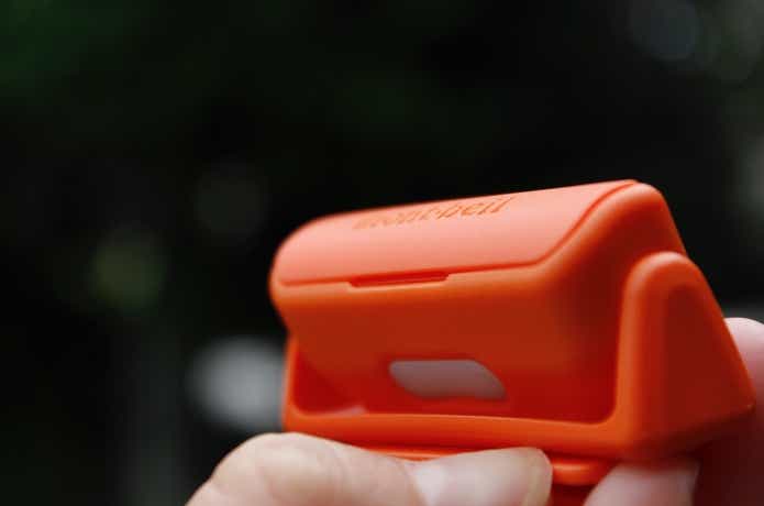 クリップオンコンパクトライトの電池パック部分がしっかりカバーされている