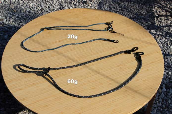 これまで使っていたスマホストラップと並べる