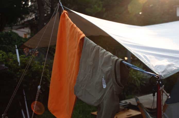 アイビーマルチパーパスランヤードを簡易物干しにしている