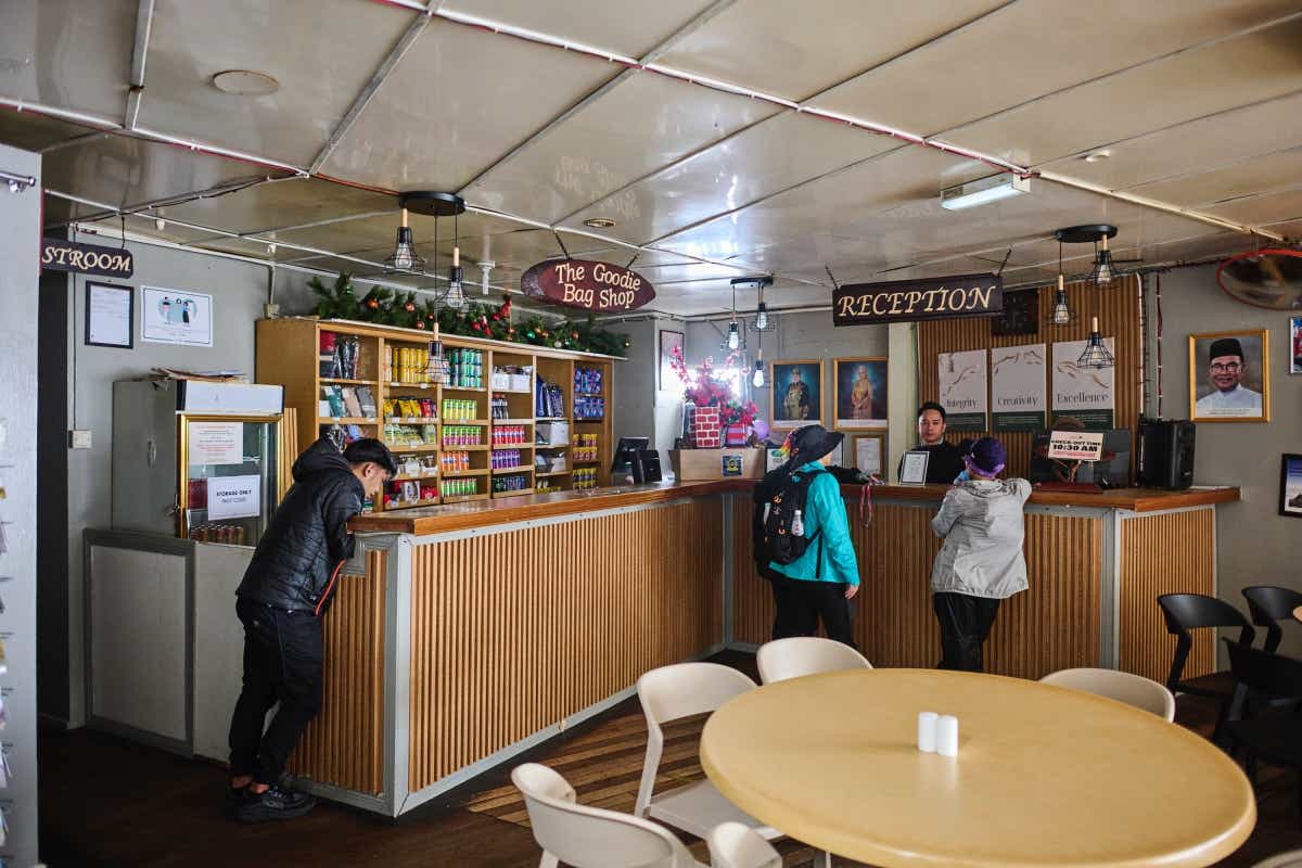 マレーシアのボルネオ島への親子キャンプ旅