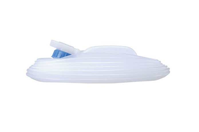 ウォータータンクを折りたたんだ様子