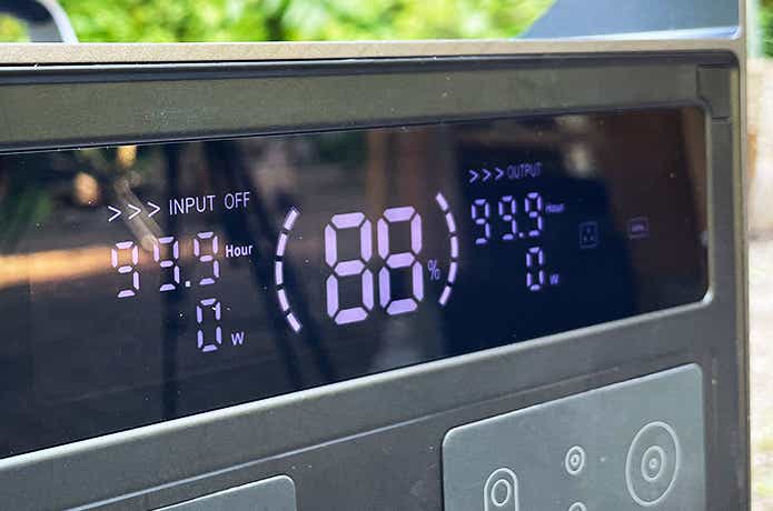 ETAKER「Portable Power Station M2000