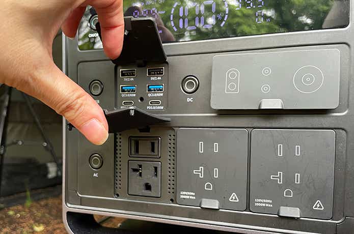 ETAKER「Portable Power Station M2000