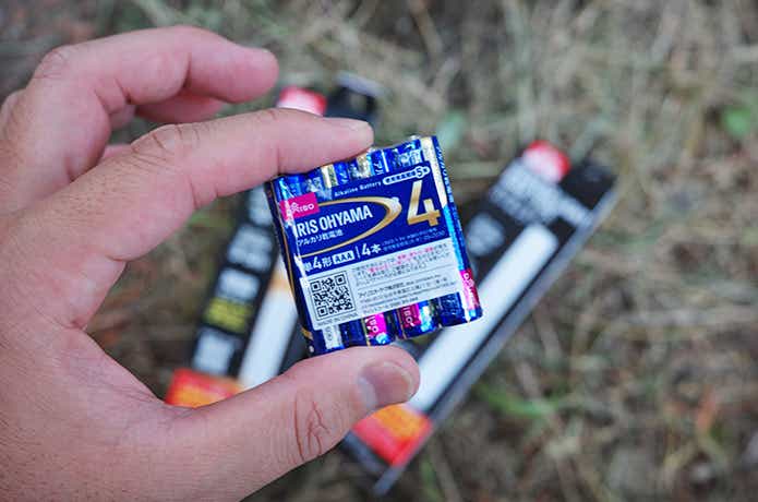 手に持った乾電池