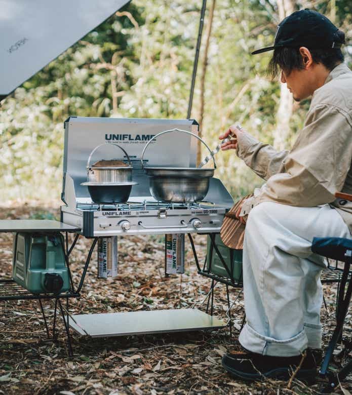 そこに置けるの助かる〜！」“ユニフレーム新作2種”が、キャンプ