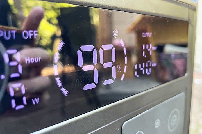 ETAKER「Portable Power Station M2000