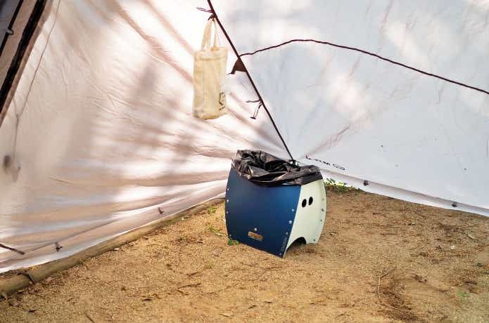 M.W.MのREADY Tent-Airvanに置いたゴミ箱