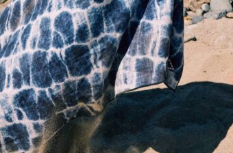 【もう汗ベタしない】猛暑アウトドアの“救世主”！速乾タオルおすすめ15選