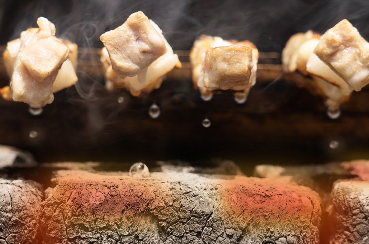 「網がない！？」焼き鳥はいま“浮かせて”焼く時代！新常識になりそうなギア登場