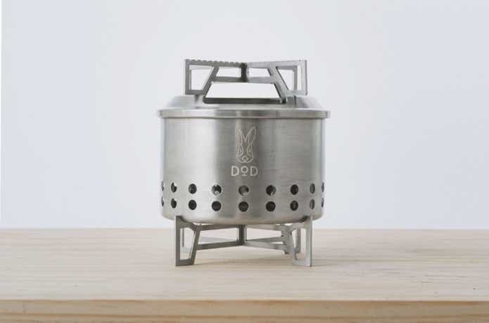 【やっぱりDOD、発想がひとクセ】新作「シェラもえファイヤー」で味わう“卓上しっぽり焚き火”