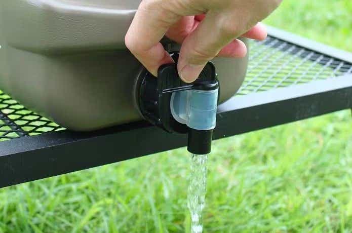 ウォータータンクのコック