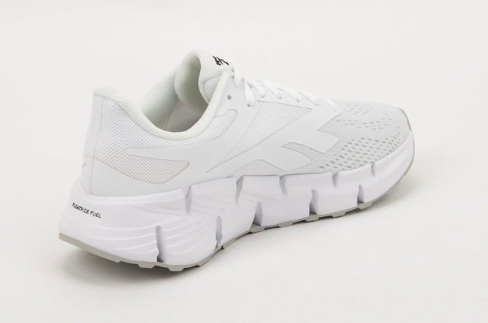 リーボック ジグ ダイナミカ 6