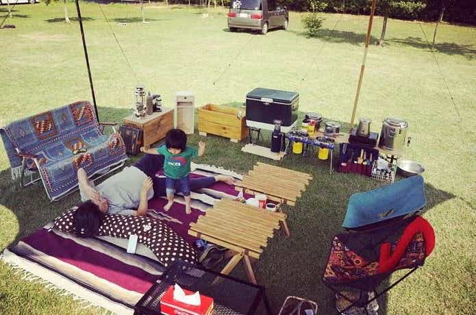 地面に敷かれたメキシカンラグ