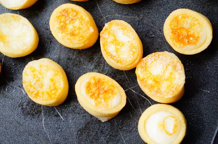 さけるチーズ×ポテコ（さけコ）を焼いたところ