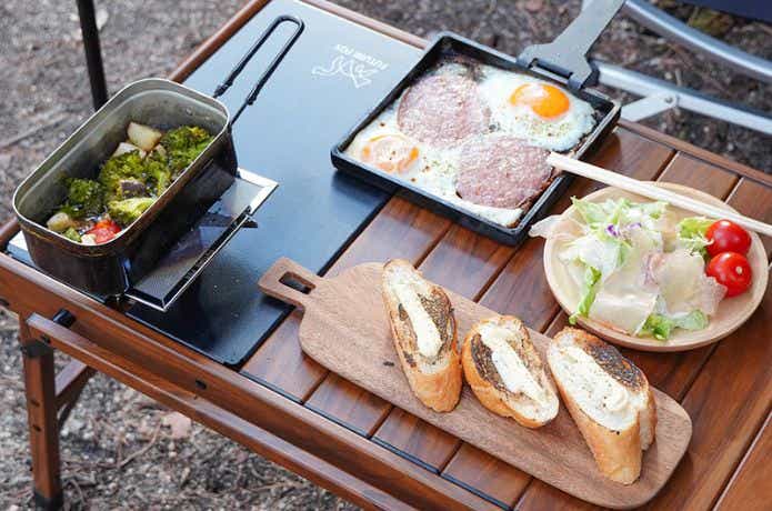 FUTURE FOX ジュニアコンパクトバーナー クッキングテーブルの上で料理