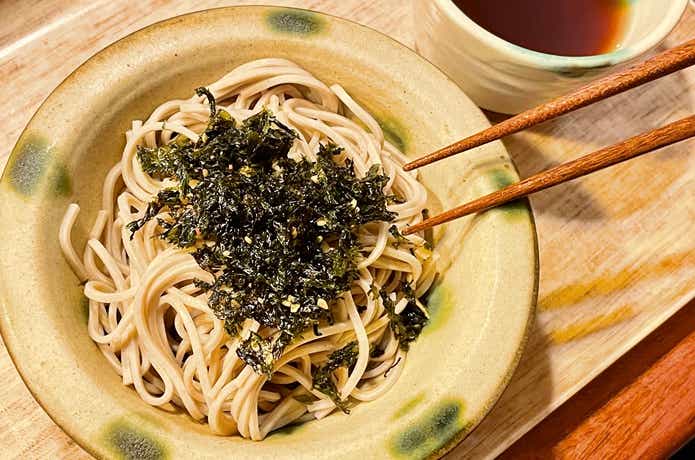 ざるそばにドンキのザバン海苔