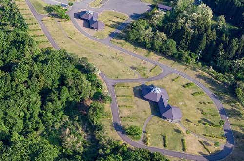 多様なサイトで幅広いキャンプスタイルに対応。設備も充実