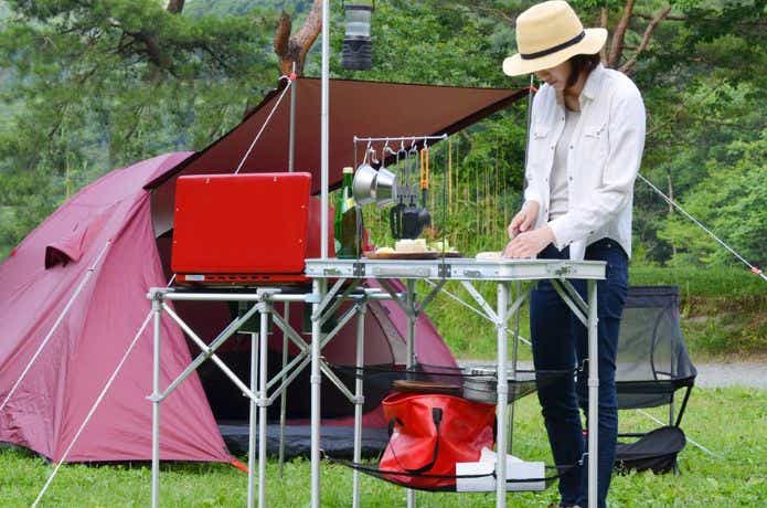 フィールドア アウトドア キッチンテーブルで料理