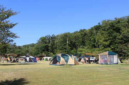 アスレチック遊具や室内キッズスペースあり。ファミリーにおすすめ