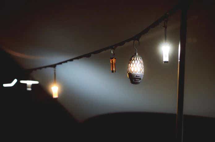 ハンギングチェーンでLEDランタンを吊るす