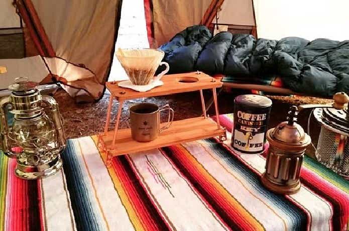 テーブルの上に敷かれたメキシカンラグ