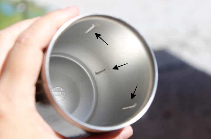 カップ内側の突起