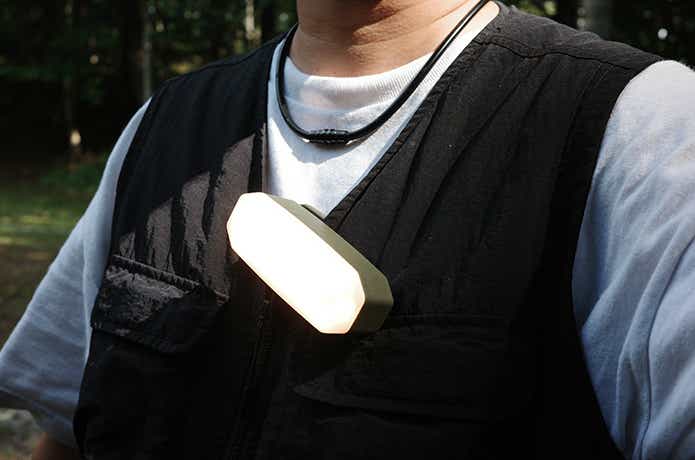 胸元に挟んだBougeRV AL01