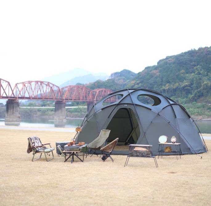 遙拝八の字広場