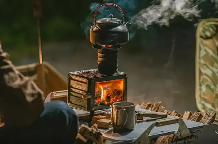 片手で持ち運べる!キャンプ飯や焚き火に大活躍の“ミニ薪ストーブ”おすすめ6選
