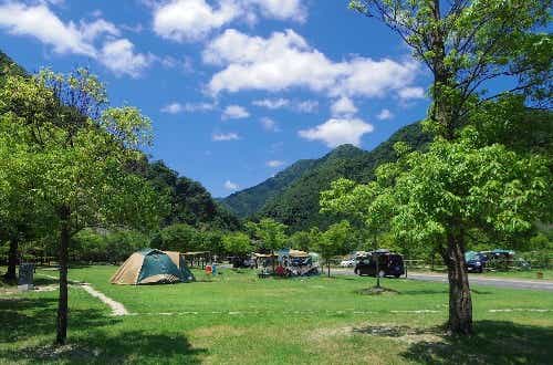 初心者には経験豊富なスタッフがアドバイス。手ぶらキャンプもできる