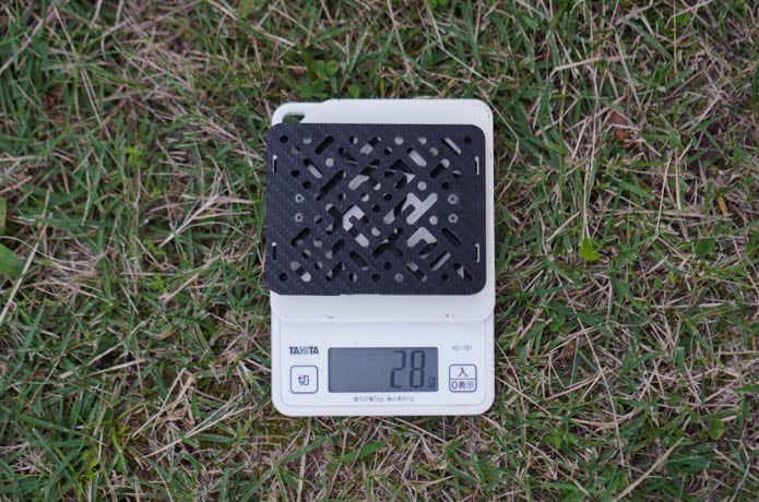 仰天】わずか30g＆組み立て3秒！謎の穴あきテーブルを使ってみ
