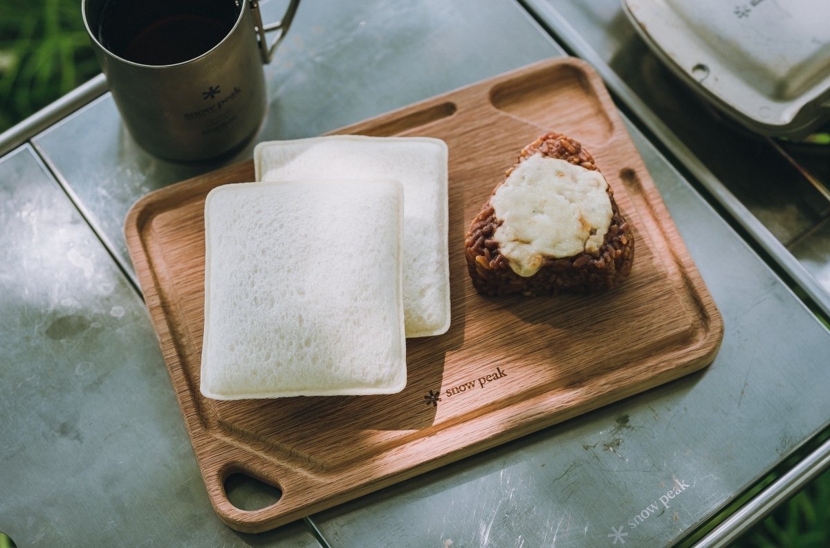  9/16発売！ローソンにスノーピーク監修“キャンプ飯”登場。初コラボのおにぎり&サンド