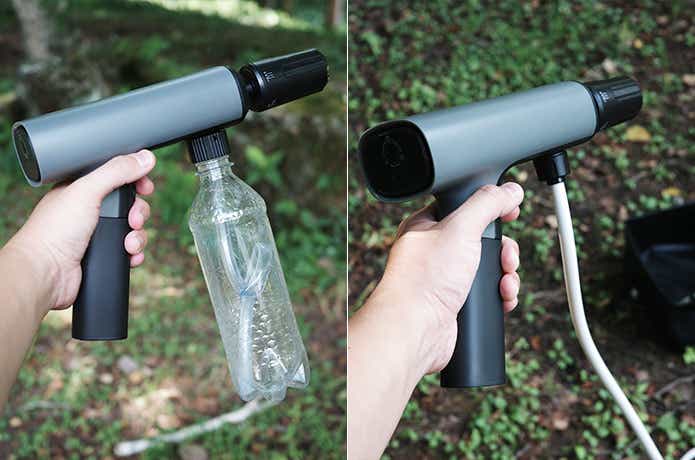 ペットボトルとホースをつけたSPICERRのポケッタブル高圧洗浄機