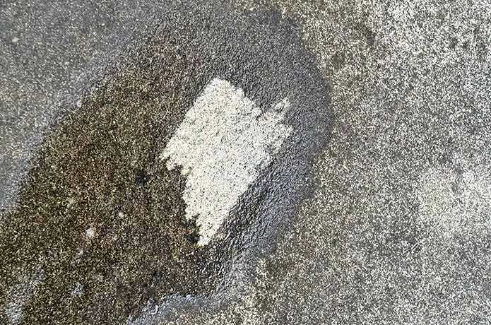 ポケッタブル高圧洗浄機で綺麗にしたコンクリート