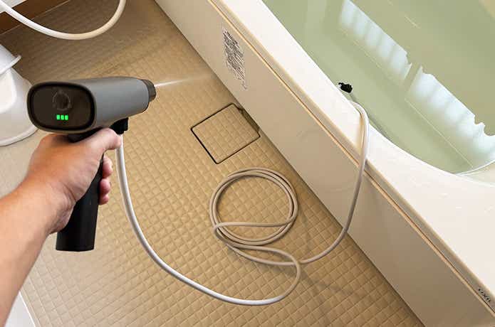 風呂場で使うポケッタブル高圧洗浄機