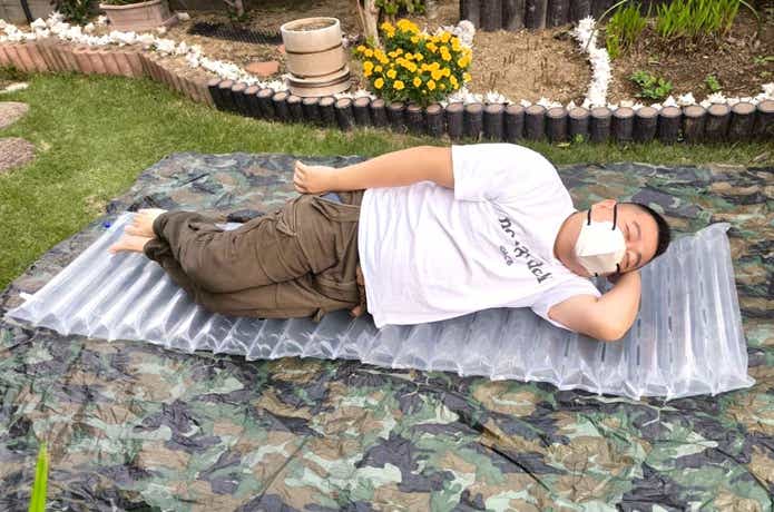 ダイソー「防災備蓄用エアーマット」