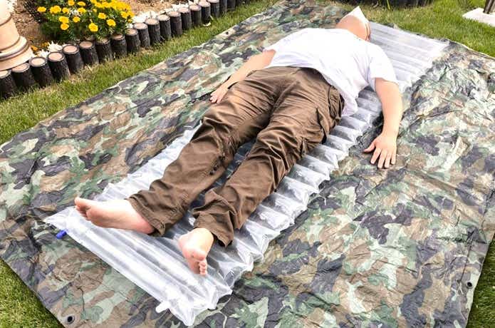 ダイソー「防災備蓄用エアーマット」