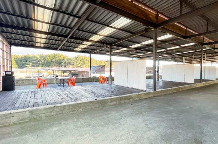 おいしいキャンプ場の屋根付きサイト