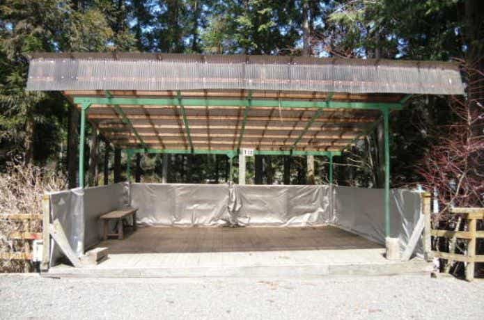 ファミリーオートキャンプ場いのせの屋根付きサイト