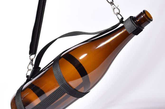 お酒好きでの集まりにぴったりのアイテム。一升瓶を楽に持ち込める