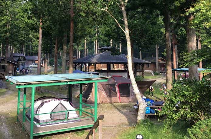フォレスト・イン 洞川キャンプ場の屋根付きサイト