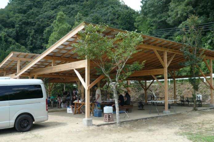 カルディアキャンプ場の屋根付きサイト