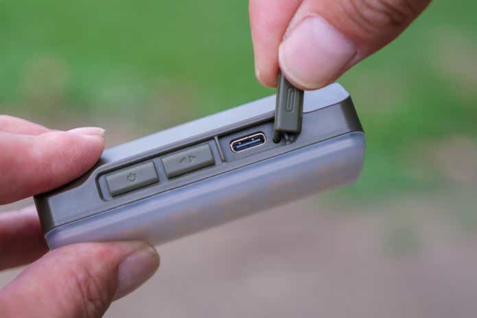 スリムライトミニの充電ポート