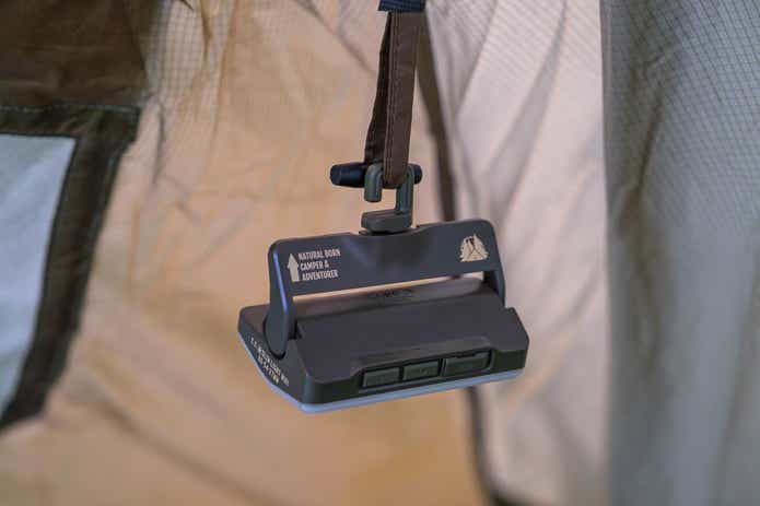 スリムライトミニをテントに吊るす