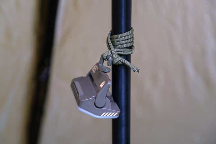 スリムライトミニをポールに設置