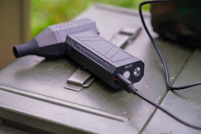 ブロワー疾風を充電