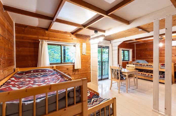 長瀞オートキャンプ場のバンガローの室内